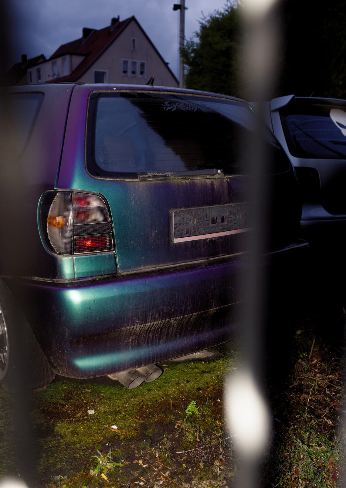 Rear of a dusty VW Polo with flicflac paint
